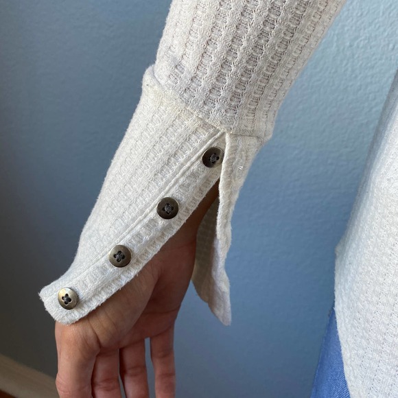 Chaser White Thermal Waffle Top | Small - Picture 3 of 6